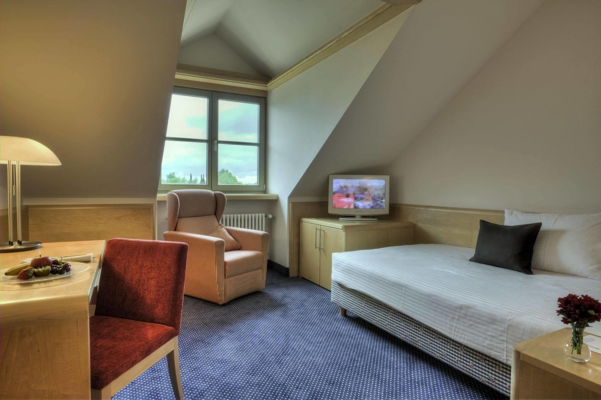 Hotel Zur Post Aschheim Luaran gambar